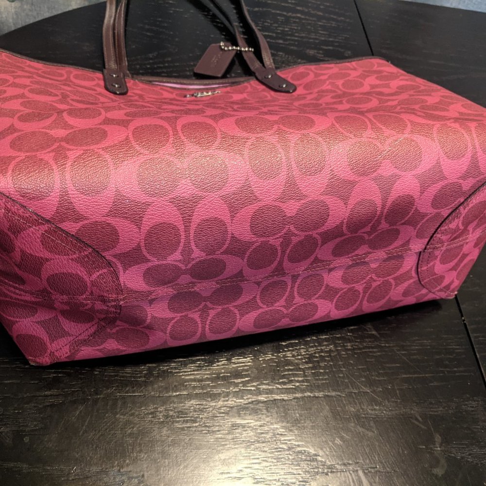 Coach Set - Picture 2 of 3